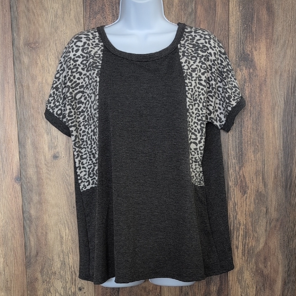 HEIMISH USA Animal Print Boxy Short Sleeve Oversized Blouse S